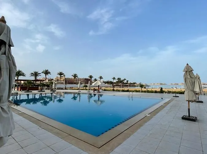 احلامك علي البحر