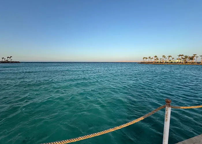 احلامك علي البحر *